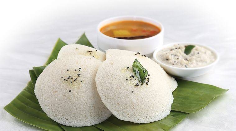 மாவு வியாபாரம் தொழிலை பொறுத்தவரை ஒரு கிலோ இட்லி அரிசி 34 ரூபாயாகும்.அதனுடன் உளுந்து 200 கிராம் சேர்த்து அறைத்தால் 3 கிலோ மாவு கிடைக்கும்.ஒரு கிலோ மாவு ரூ.40 க்கு விற்றால் ரூ.120 ஒரு நாளைக்கு எளிதாக சம்பாதிக்க முடியும்.நீங்கள் வீட்டிலேயே இட்லி மாவு தயாரித்து வீட்டின் அருகில் உள்ளவர்கள் மற்றும் தெரிஞ்சவர்களிடம் கூறியும் விற்பனை செய்யலாம். மாவு வியாபாரம் தொழிலை பொறுத்தவரை ஒரு கிலோ இட்லி அரிசி 34 ரூபாயாகும்.அதனுடன் உளுந்து 200 கிராம் சேர்த்து அறைத்தால் 3 கிலோ மாவு கிடைக்கும்.ஒரு கிலோ மாவு ரூ.40 க்கு விற்றால் ரூ.120 ஒரு நாளைக்கு எளிதாக சம்பாதிக்க முடியும்.நீங்கள் வீட்டிலேயே இட்லி மாவு தயாரித்து வீட்டின் அருகில் உள்ளவர்கள் மற்றும் தெரிஞ்சவர்களிடம் கூறியும் விற்பனை செய்யலாம்.