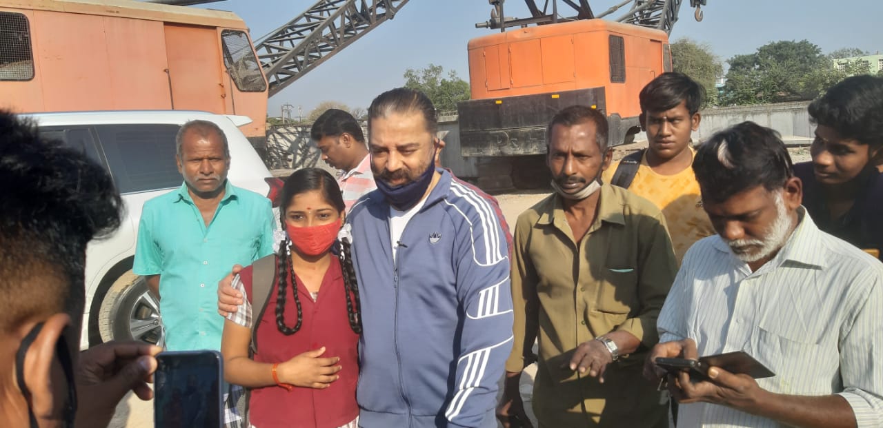 தேடிவந்து அன்பையும், ஆதரவையும் தெரிவிக்கும் கோவை மக்களின் அன்பில் நெகிழ்கிறேன் என்று கமல்ஹாசன் தனது ட்விட்டர் பதிவில் தெரிவித்துள்ளார். தேடிவந்து அன்பையும், ஆதரவையும் தெரிவிக்கும் கோவை மக்களின் அன்பில் நெகிழ்கிறேன் என்று கமல்ஹாசன் தனது ட்விட்டர் பதிவில் தெரிவித்துள்ளார்.