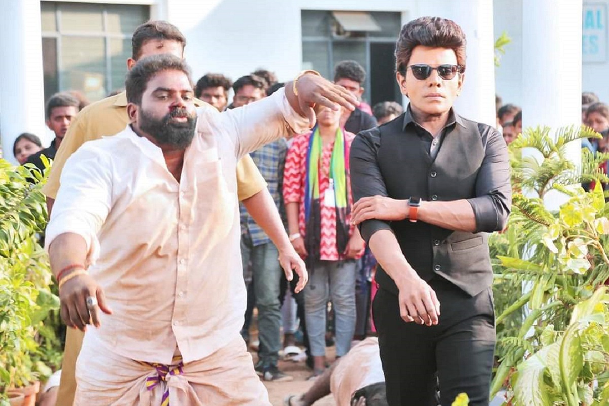 ஆக்‌ஷனில்  அசத்தும் சரவணா ஸ்டோர்ஸ் அதிபர் அருள்