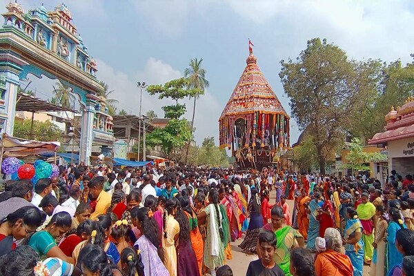 இந்திரத் திருவிழாவை முன்னிட்டு விமரிசையாக நடைபெற்ற தேரோட்டம்