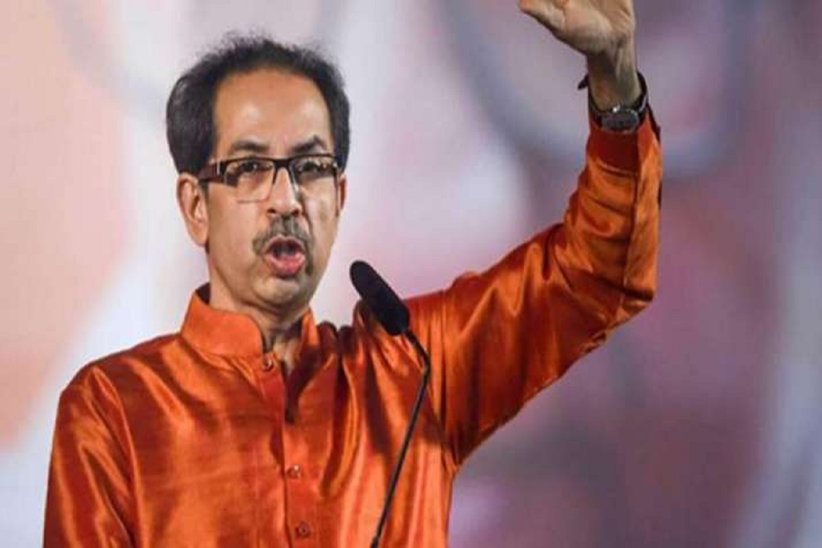 நேரு, இந்திரா, மன்மோகன் ஆகியோரால்தான் இந்தியா தாக்குப் பிடிக்கிறது