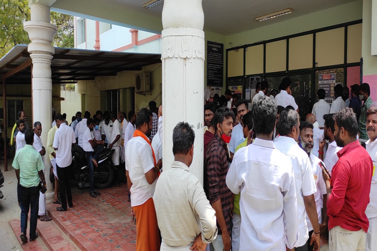 அமைச்சர் உதயகுமார் வேட்பு மனு ஏற்பில் நீடித்த குழப்பம்