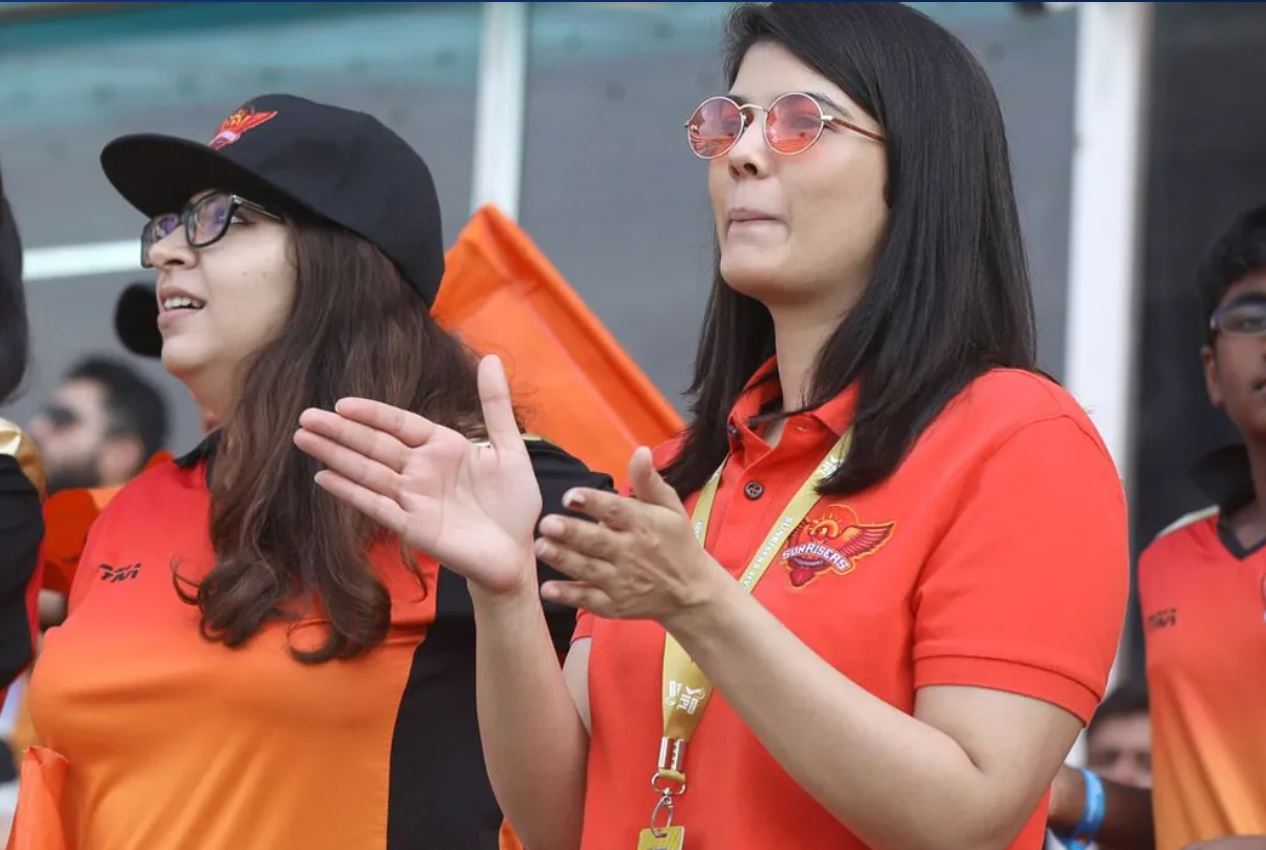  கலாநிதி மாறனும் ஒரு சில போட்டிகளை மகளுடன் அமர்ந்து நேரில் கண்டுகளிப்பதை வாடிக்கையாக வைத்துள்ளார்.