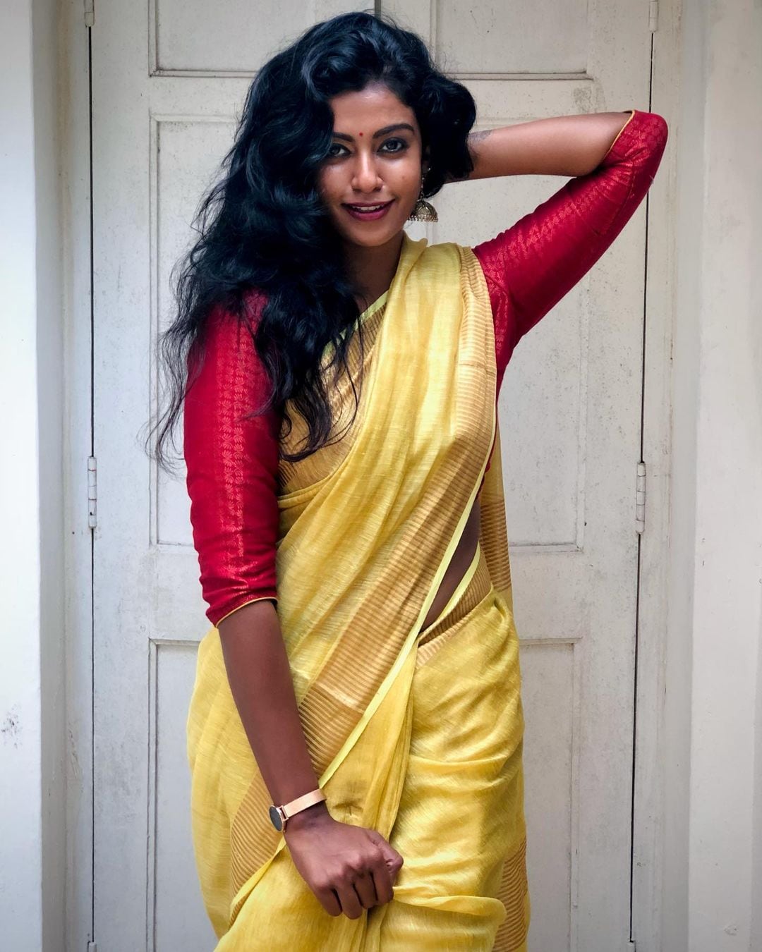 சீரியல் மூலம் பிரபலமான ரோஷினி சீரியல் பிரியர்களின் வீட்டில் ஒருவர் போல இருந்து வருகிறார்.இவருக்கான ரசிகர்கள் கூட்டம் அதிகம் . சீரியல் மூலம் பிரபலமான ரோஷினி சீரியல் பிரியர்களின் வீட்டில் ஒருவர் போல இருந்து வருகிறார்.இவருக்கான ரசிகர்கள் கூட்டம் அதிகம் .