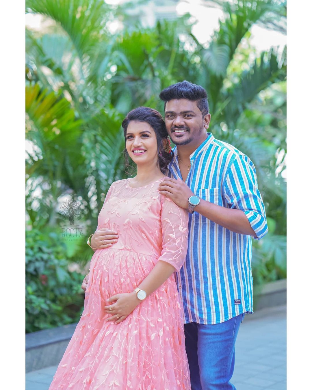 தற்போது சன் டிவி-யில் ஒளிபரப்பாகி வரும் ‘பூவே உனக்காக’ சீரியலிலும், விஜய் டிவி-யில் ஒளிபரப்பாகி வரும், ‘காற்றுக்கென்ன வேலி’ சீரியலிலும் நடித்துக் கொண்டிருக்கிறார். தற்போது சன் டிவி-யில் ஒளிபரப்பாகி வரும் ‘பூவே உனக்காக’ சீரியலிலும், விஜய் டிவி-யில் ஒளிபரப்பாகி வரும், ‘காற்றுக்கென்ன வேலி’ சீரியலிலும் நடித்துக் கொண்டிருக்கிறார்.
