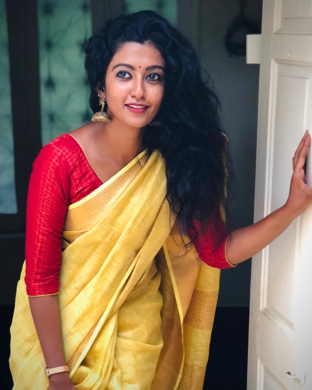 விஜய் டிவியில் ஒளிபரப்பாகும் ‘பாரதி கண்ணம்மா’ சீரியல் மூலம் சின்னத்திரையில் அறிமுகமானவர் ரோஷினி ஹரிபிரியன். விஜய் டிவியில் ஒளிபரப்பாகும் ‘பாரதி கண்ணம்மா’ சீரியல் மூலம் சின்னத்திரையில் அறிமுகமானவர் ரோஷினி ஹரிபிரியன்.