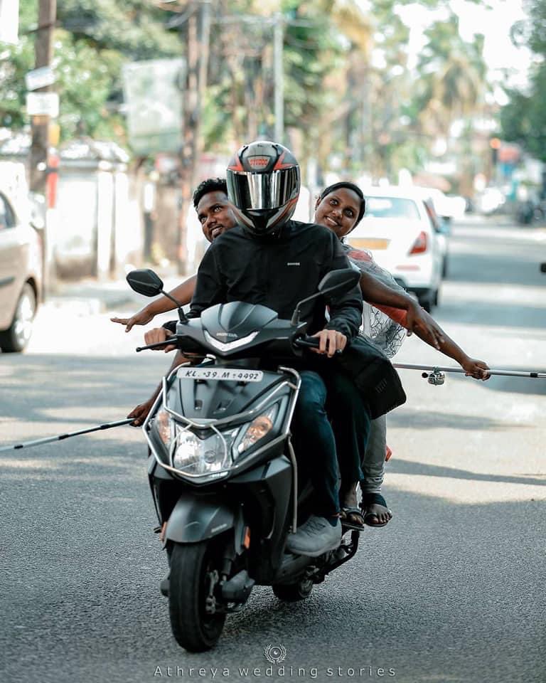திருமணத்திற்கு முன்பு தம்பதியர் இருவரும் ப்ரீ வெட்டிங் போட்டோ ஷூட் செய்துகொள்வது தற்போது வழக்கமாக உள்ளது. திருமணத்திற்கு முன்பு தம்பதியர் இருவரும் ப்ரீ வெட்டிங் போட்டோ ஷூட் செய்துகொள்வது தற்போது வழக்கமாக உள்ளது.