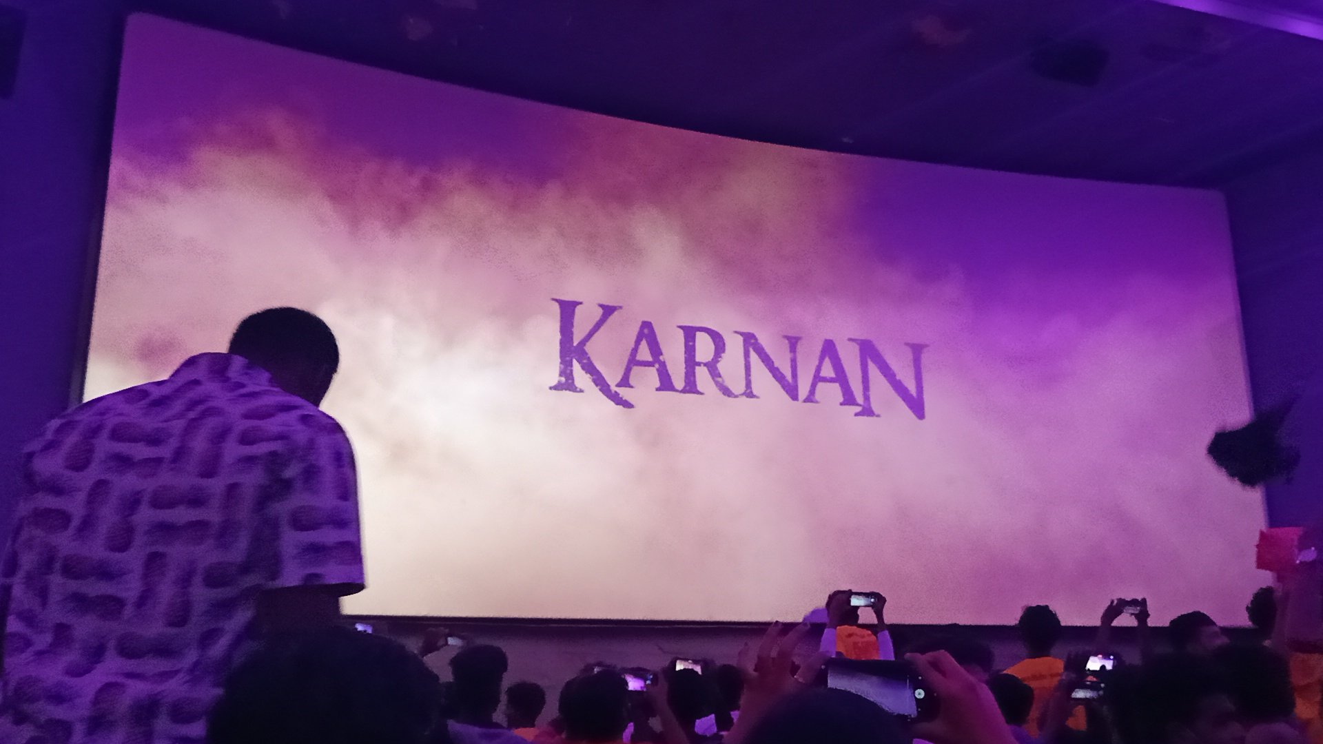 மாரி செல்வராஜின் இயக்கம், தனுஷின் நடிப்பு இரண்டையும் தாண்டி இசை, கலை இயக்கம் என மற்றதுறைகளையும் ரசிகர்கள் மனமுவந்து பாராட்டுகின்றனர். மாரி செல்வராஜின் இயக்கம், தனுஷின் நடிப்பு இரண்டையும் தாண்டி இசை, கலை இயக்கம் என மற்றதுறைகளையும் ரசிகர்கள் மனமுவந்து பாராட்டுகின்றனர்.