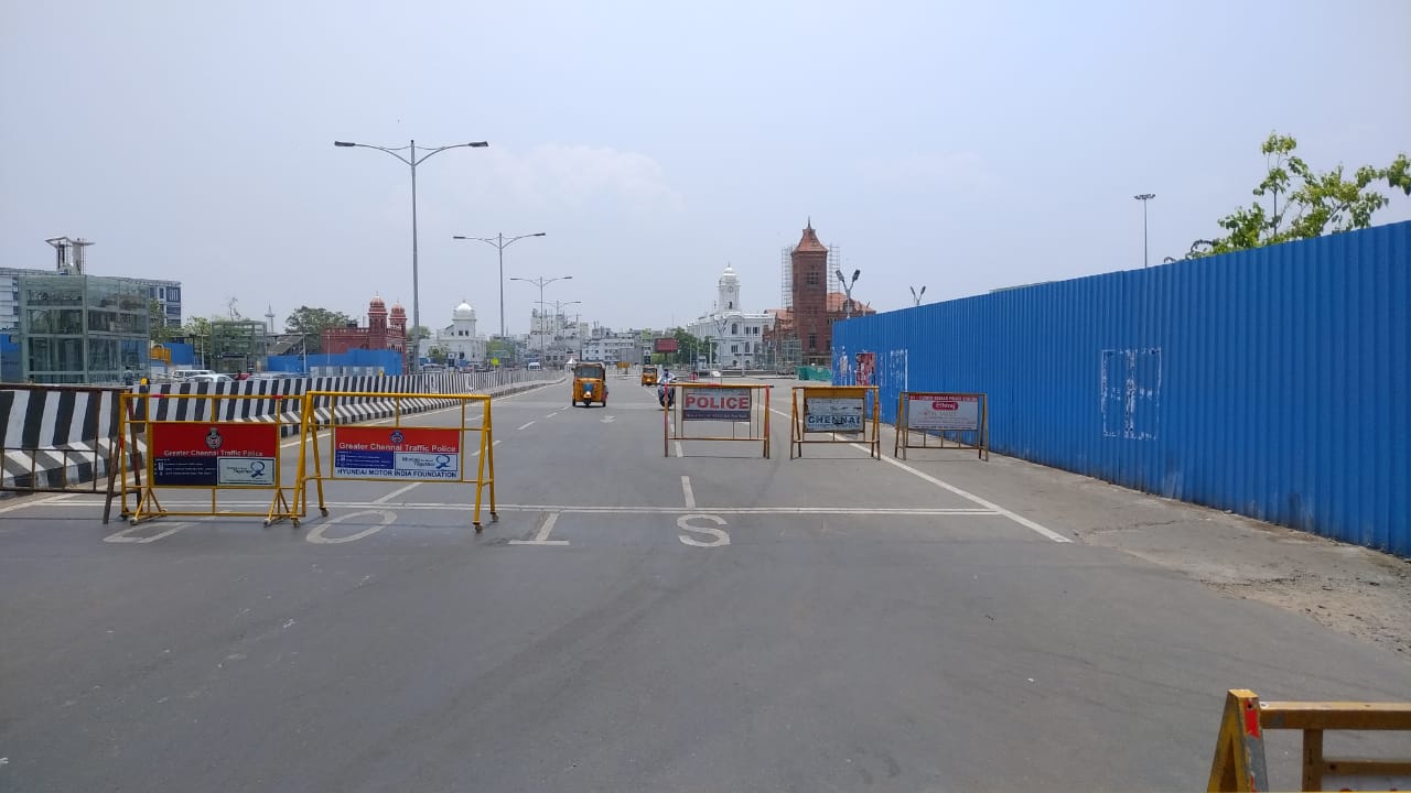  முழு ஊரடங்கு - வெறிச்சோடிய சாலைகள்