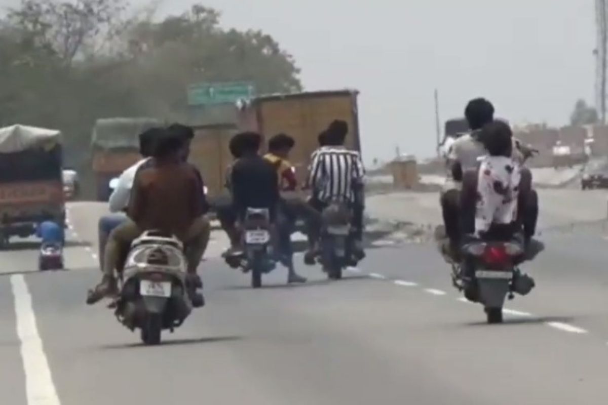  3.இந்த மையங்களில் வெற்றிகரமாக பயிற்சி பெற்ற நபர்கள் ஆர்டிஓ அலுவலகத்தில் ஓட்டுநர் உரிமத்திற்கு விண்ணப்பிக்கும் போது, ஓட்டுநர் பரிசோதனை தேர்வில் கலந்து கொள்வதில் இருந்து விலக்கு அளிக்கப்படும் என்றும் அங்கீகாரம் பெற்ற மையங்களில் வெற்றிகரமாக பயிற்சியை முடித்தால் ஓட்டுநர் உரிமம் பெற்றதற்கு சமம் என்றும் தெரிவிக்கப்பட்டது.