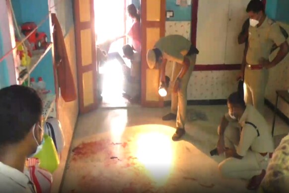 வீட்டில் தனியாக இருந்த பெண்ணை தாக்கி 5 பவுன் நகை கொள்ளை