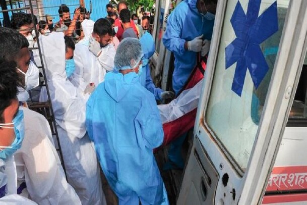 கொரோனா அதிர்ச்சி:ஒரே ஆம்புலன்ஸில்திணித்து 22உடல்களை கொண்டுசென்ற கொடுமை