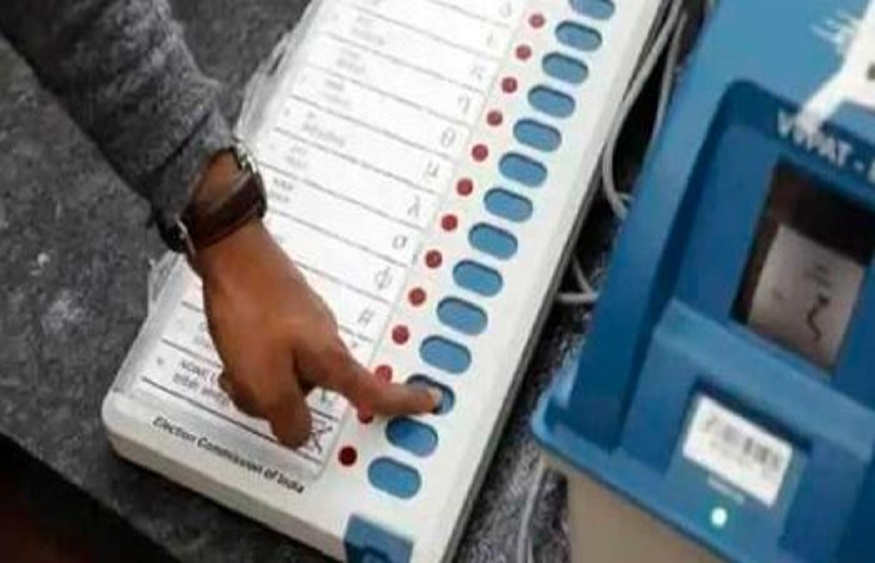 பாஜக எம்.எல்.ஏ. காரில் EVM இயந்திரங்களால் பரபரப்பு