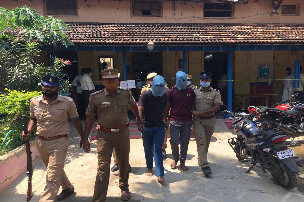 திருட்டு போன பணத்தை 12 மணி நேரத்தில் மீட்ட போலீசாருக்கு குவியும் பாராட