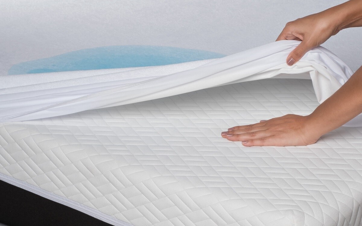 மெத்தை பாதுகாப்பான் (Mattress Protector) வாங்கி மெத்தையை மூடி பயன்படுத்துங்கள். இதனால் தூசுகள் தேக்கம் இருக்காது, உடல் எண்ணெய் , அழுக்கு போன்றவை இல்லாமல் பாதுகாக்கலாம். இது ஆன்லைனிலும் கிடைக்கின்றது. மெத்தை பாதுகாப்பான் (Mattress Protector) வாங்கி மெத்தையை மூடி பயன்படுத்துங்கள். இதனால் தூசுகள் தேக்கம் இருக்காது, உடல் எண்ணெய் , அழுக்கு போன்றவை இல்லாமல் பாதுகாக்கலாம். இது ஆன்லைனிலும் கிடைக்கின்றது.