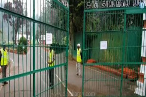 வரலாற்றில் 2-வது முறையாக மூடப்பட்ட உதகை அரசு தாவரவியல் பூங்கா...