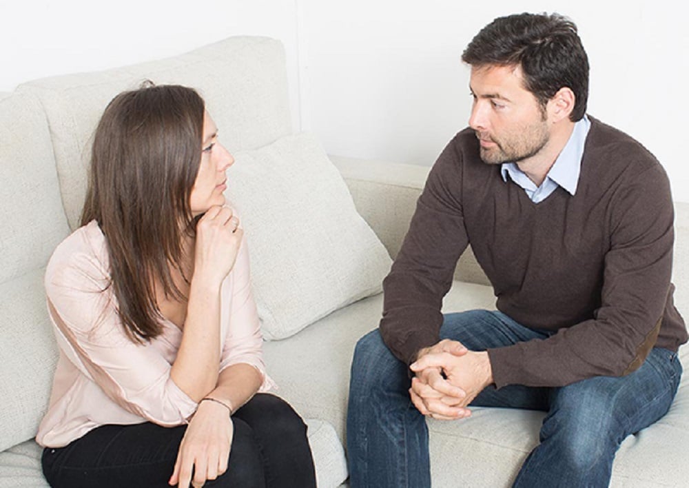  முடிவுகளை எடுக்க முடியாமல் தவிக்கும் நீங்கள், மற்றொருவரின் கட்டளைக்கு கட்டுப்படும் நிலைக்கு சென்றுவிடுவீர்கள். நாளடைவில் அதில் இருந்து மீண்டுவர முடியாத நிலைக்கு செல்ல வாய்ப்புள்ளது. அப்படியான இடியாப்ப சிக்கலில் நீங்கள் தத்தளித்துக் கொண்டிருந்தால், ரிலேஷன்ஷிப் கவுன்சிலரை அணுகி உரிய தீர்வை பெற்றுக்கொள்ள வேண்டும்.