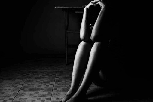 ஸ்பெஷல் கிளாஸ் எடுப்பதாக கூறி  10-ம் வகுப்பு மாணவிக்கு பாலியல் டார்சர் கொடுத்த ஆசிரியர்