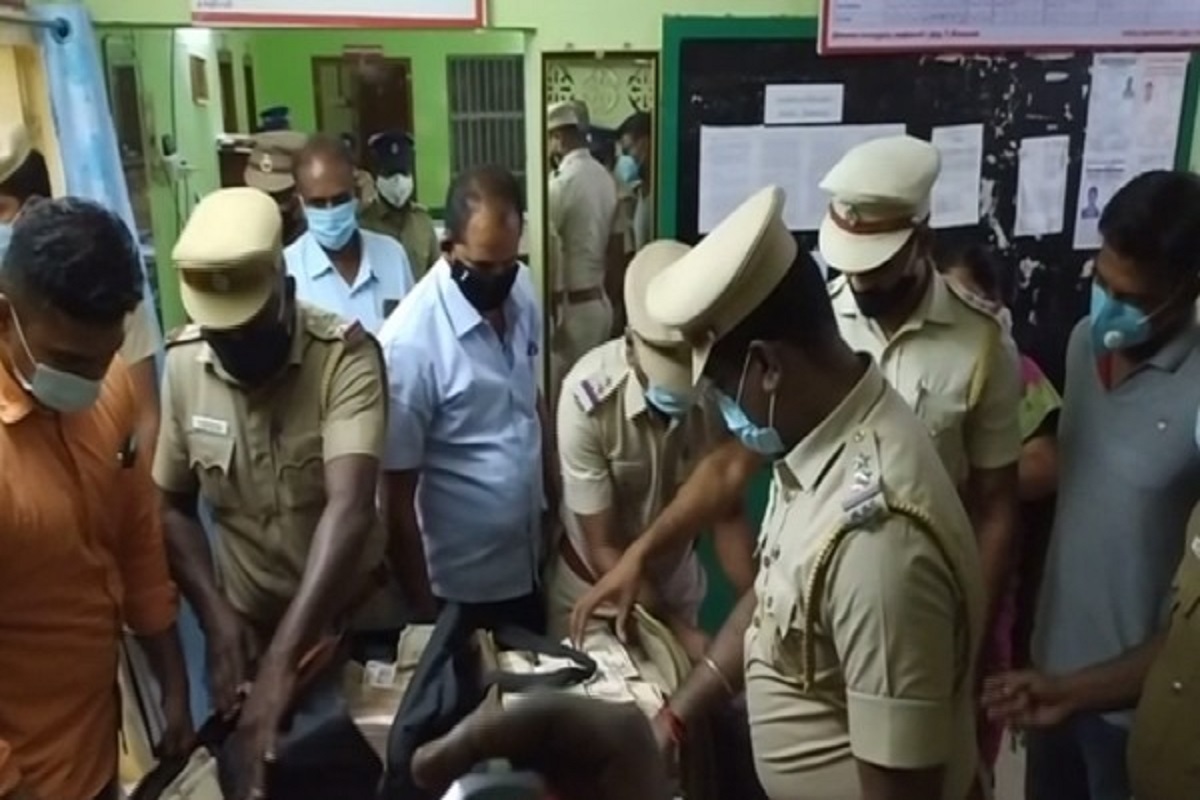 பண மதிப்பிழப்பு செய்யப்பட்ட 4.8 கோடி ரூபாய் பறிமுதல்...