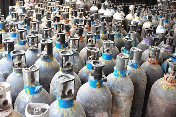 டெல்லிக்கு தினசரி 700 மெட்ரிக் டன் ஆக்சிஜன்: உச்ச நீதிமன்றம் உத்தரவு