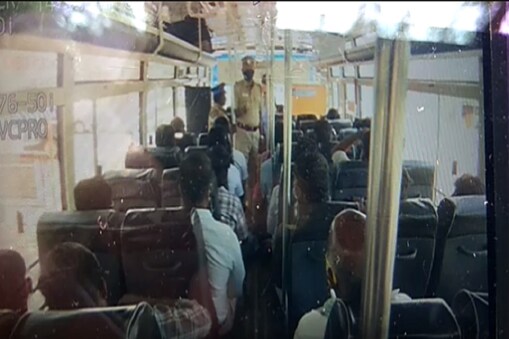 திருச்சியில் தொலைதூரப் பேருந்துகளில் ஆட்கள் குறைவு... மாநகரப் பேருந்துகளில் பயணிகள் நின்று கொண்டு பயணம்