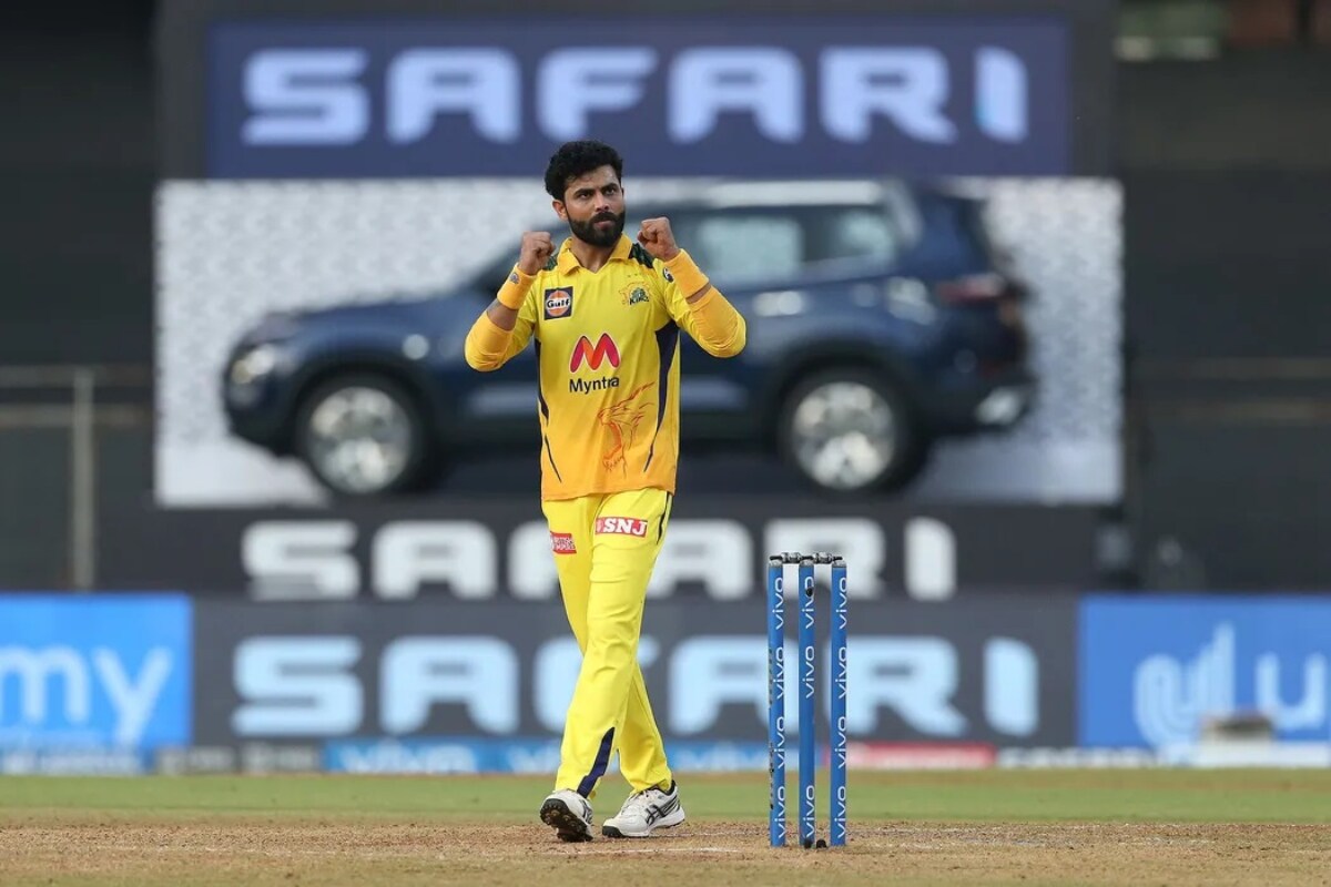  ஆர்சிபி அணிக்கு எதிரான போட்டியில் ரவீந்திர ஜடேஜா 13 ரன்களை கொடுத்து 3 விக்கெட்களை வீழ்த்தியது சிறந்த பந்துவீச்சு.