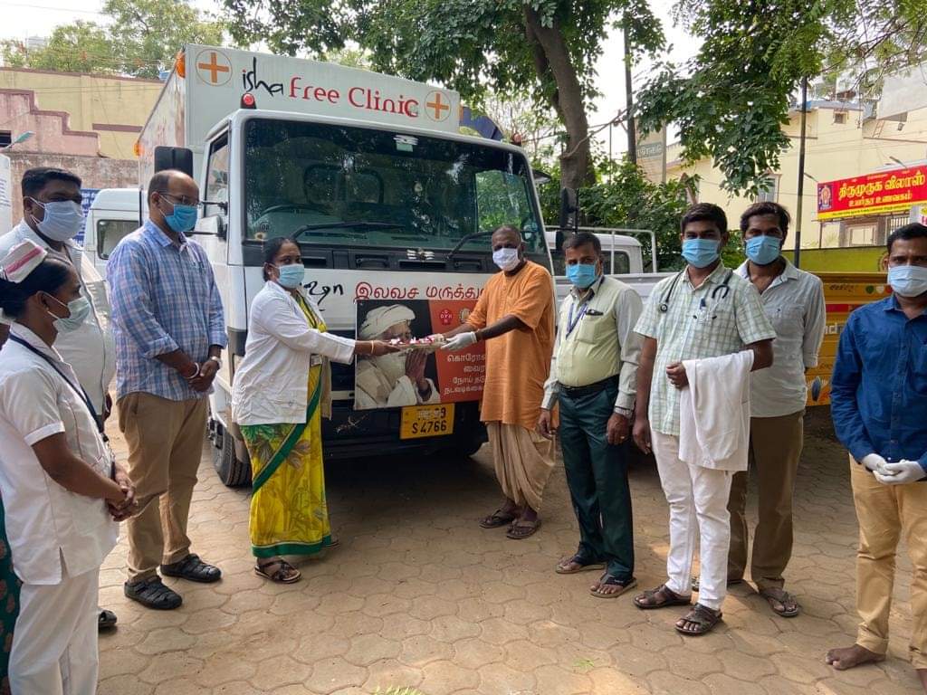  அதன்படி, கீழ்கண்ட நிவாரணப் பணிகள் மேற்கொள்ளப்பட்டு வருகிறது. 1.தினமும் சுமார் 1.2 லட்சம் பேருக்கு நிலவேம்பு அல்லது கப சுர குடிநீர் வழங்கப்படுகிறது. 2. உடலில் நோய் எதிர்ப்பு சக்தி மற்றும் ஆக்சிஜன் அளவை அதிகரிக்கும் வகையில் ‘சிம்ம க்ரியா’ மற்றும் ‘சாஷ்டாங்கா’ என்ற 2 எளிய யோக பயிற்சிகள் 1.5 லட்சம் பேருக்கு கற்றுக்கொடுக்கும் பணிகள் நடைபெற்று வருகிறது.