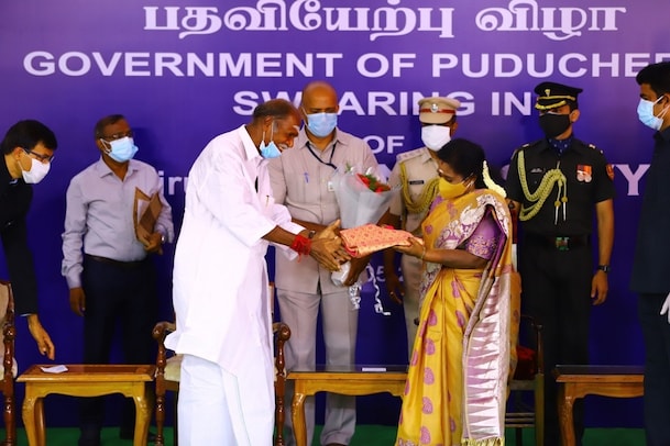 புதுச்சேரி முதலமைச்சராக பதவி ஏற்றார் ரங்கசாமி!