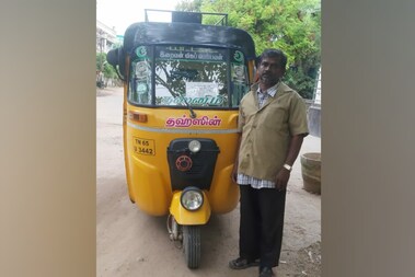 ஊரடங்கில் நோயாளிகளுக்காக இலவச சேவை வழங்கும் ஆட்டோ ஓட்டுநர்...!