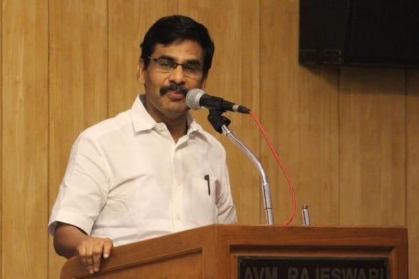 தமிழக அரசின் புதிய தலைமைச் செயலாளராக வெ.இறையன்பு ஐ.ஏ.எஸ். நியமனம் !