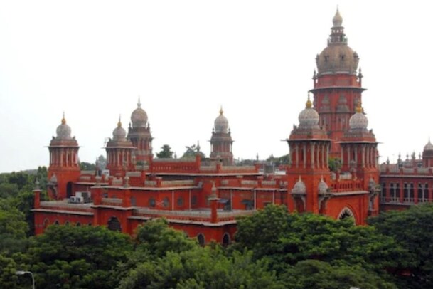 தனியார் மருத்துவமனைகளை அதிகளவில் கட்டணம் வசூலிப்பதாக வழக்கு