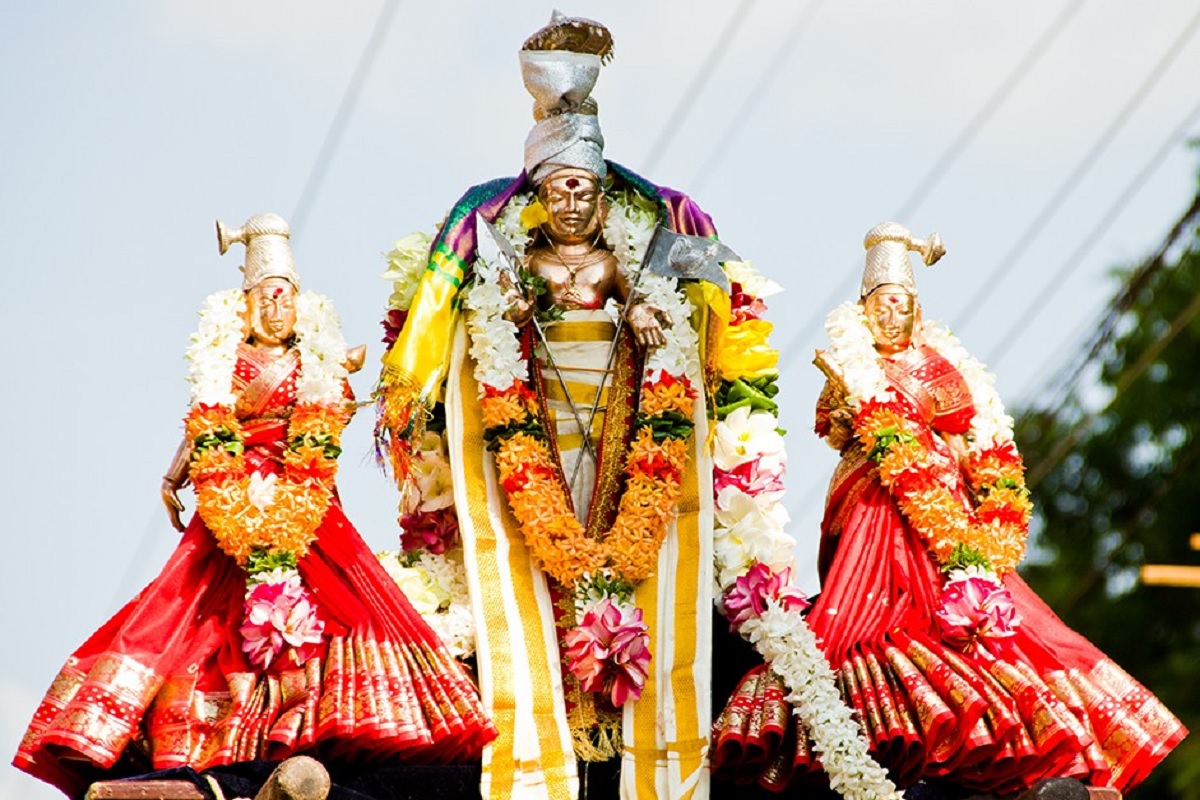  புரட்டாசி கிருத்திகை தினத்தில் விரதமிருந்து முருகனை வணங்கினால் நிச்சயம் கைமேல் பலன் கிடைக்கும். திருமண தடை நீங்கும், பிள்ளை இல்லாத தம்பதியனருக்கு மழலைச் செல்வம் கிடைக்கும் என்பது முன்னோர்களின் நம்பிக்கையாக உள்ளது. சஷ்டி திதி முருகனுக்கு உகந்தது. சஷ்டி விரதம் சக்தி வாய்ந்தது. அதுபோல 27 நட்சத்திரங்களில் கார்த்திகை நட்சத்திரம் முருகப் பெருமானுக்கு உகந்த நட்சத்திரம். மாதம்தோறும் வரும் கிருத்திகை நட்சத்திரம் சிறப்பானது.