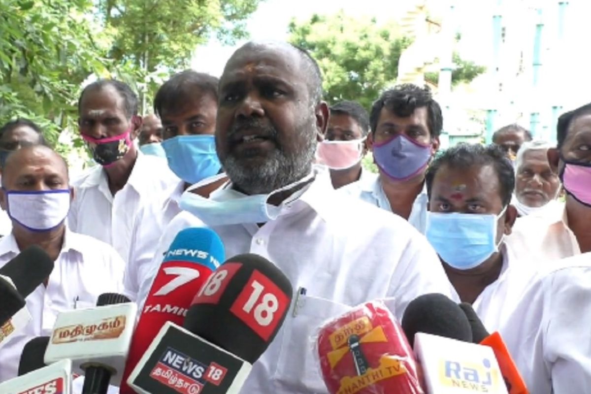 சசிகலா செல்போன் உரையாடல் விவகாரம்... ஆர்.பி.உதயகுமார் காட்டம்