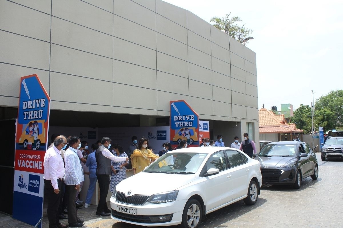அப்பல்லோ புரோட்டான் புற்றுநோய் மையத்தில் டிரைவ்-இன் தடுப்பூசி முகாம்!