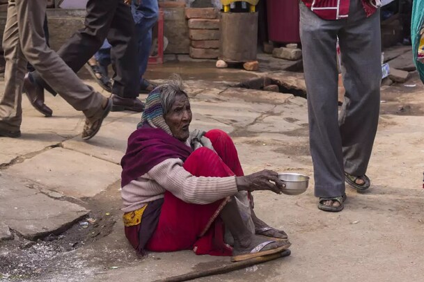 பிச்சை எடுப்பதற்கு தடைவிதிக்க முடியாது - உச்ச நீதிமன்றம்