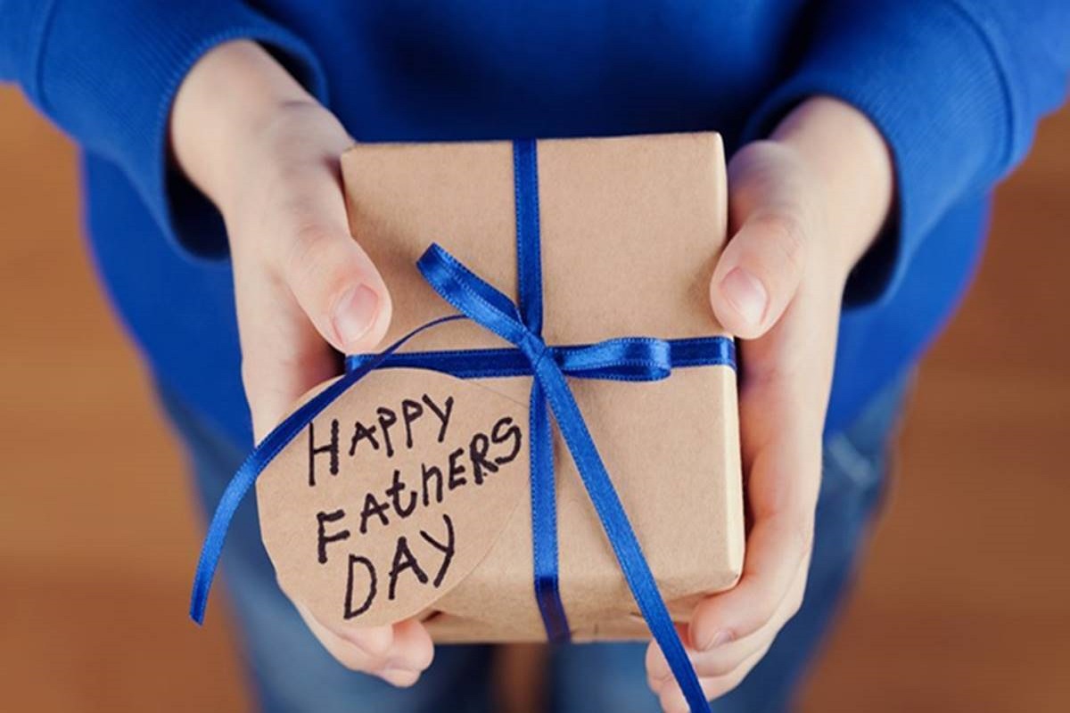 Happy Father's Day 2021 : உங்கள் தந்தைக்கு என்ன கிஃப்ட் தரலாம்..?