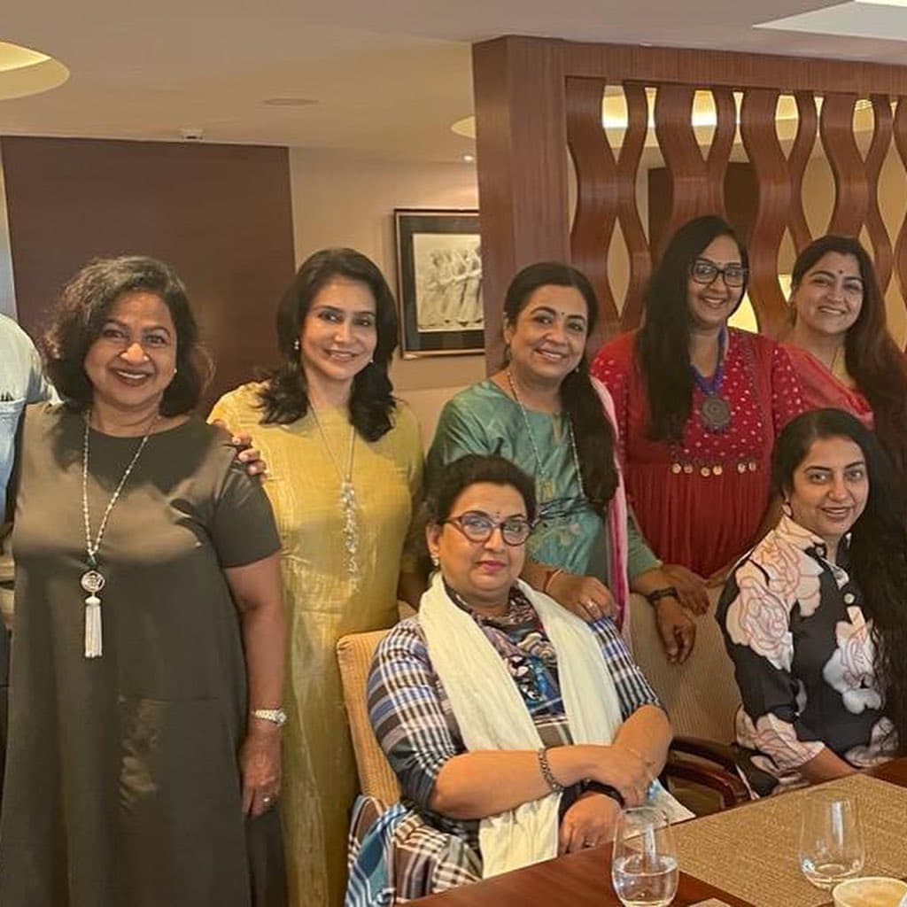 80’s actors reunited, 80s actress meeting, 80s actors get together, radhika sarathkumar, khushbu sundar, poornima bhagyaraj, radha, ambika, lisy priyadharshan, rahman, tamil actress, 80s tamil actress, tamil cinema, tamil cinema news, latest tamil news, 80ஸ் நடிகர்களின் சந்திப்பு, 80ஸ் நடிகைகள் சந்திப்பு, 80ஸ் தோழிகள் சந்திப்பு, ராதிகா சரத்குமார், பூர்ணிமா பாக்யராஜ், குஷ்பூ சுந்தர், ராதா, அம்பிகா, ரஹ்மான், தமிழ் சினிமா, தமிழ் சினிமா செய்திகள், லேட்டஸ்ட் தமிழ் சினிமா செய்திகள்