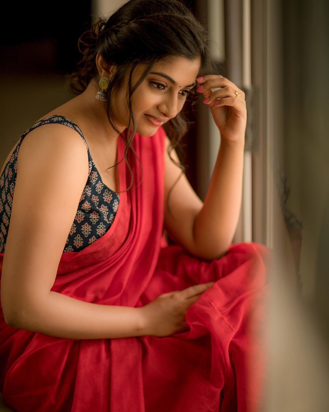  இவர் சீரியல் மட்டுமில்லாமல் விஜய் டிவியில் ஒளிபரப்பாகும் நிகழ்ச்சிகளிலும் பங்குப்பெற்று வருகிறார்.