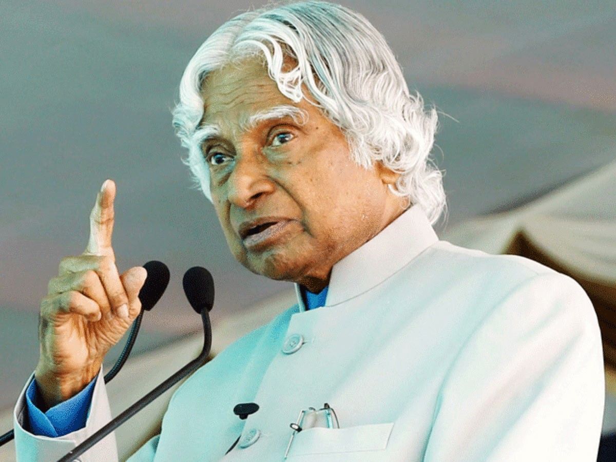  4. 1992 ஆம் ஆண்டு முதல் 1999 ஆம் ஆண்டு வரை பாதுக்காப்புத்துறை அமைச்சரின் அறிவியல் ஆலோசகராக செயல்பட்ட டாக்டர் ஏ.பி.ஜே அப்துல் கலாம், பொக்ரான் அணுகுண்டு சோதனையை வெற்றிகரமாக செய்து முத்திரைப் பதித்தார்.