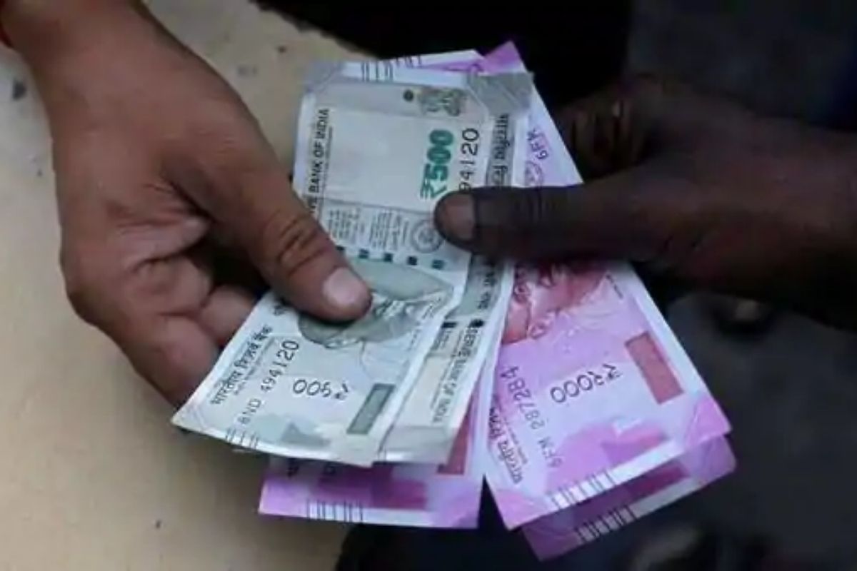 எம்.பி.க்கு சிறை