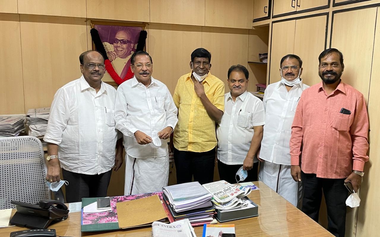 மீண்டும் திரைத்துறையில் நடிகர் வடிவேலுக்கு வாய்ப்புகள் பெருகும் எனவும் நகைச்சுவையில் நாமெல்லாம் வயிறு குலுங்க சிரிக்கும் காலம் விரைவில் வரும் எனவும் எதிர்பார்க்கலாம்