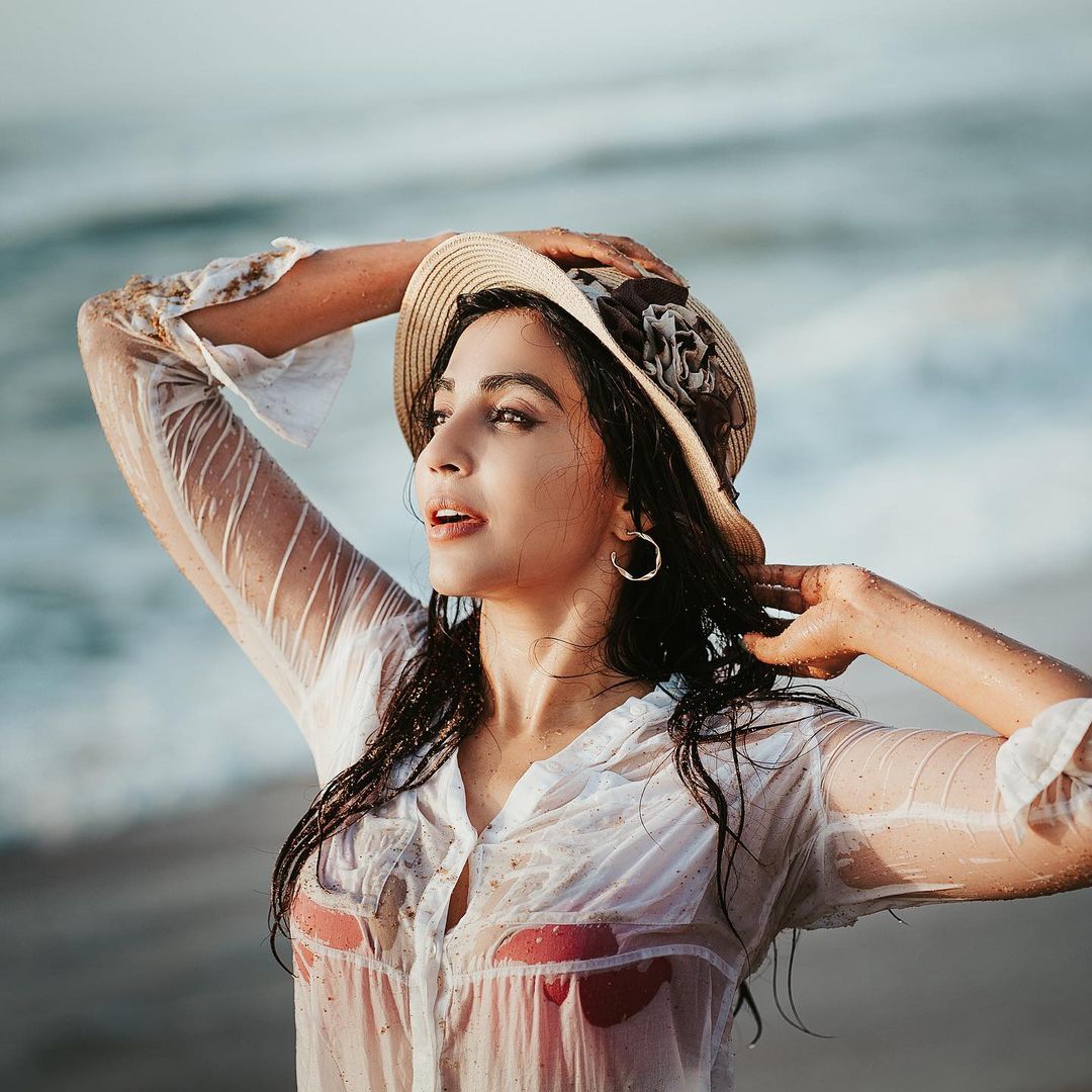  நடிகை பார்வதி நாயர் இன்ஸ்டாகிராமில் பதிவிட்ட ஹாட் புகைப்படங்கள் இதோ..