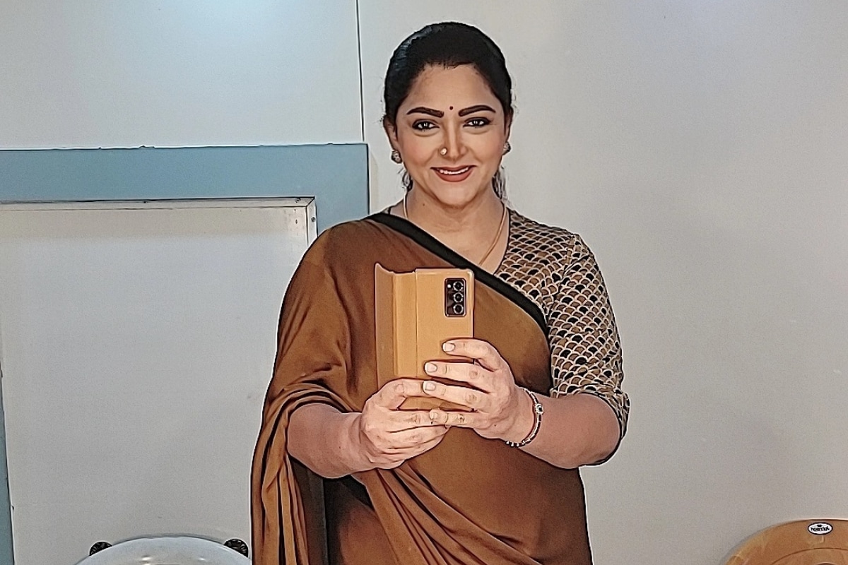 Khushbu Sundar அடையாளம் தெரியாமல் மாறிப்போன குஷ்பு அதிரடி எடைக்குறைப்பு ஃபோட்டோ! Actress