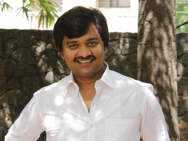  ,[object Object],ஜீவா தங்கவேல் வரவிருக்கும் எங்க வீட்டு மீனாட்சி எனும் நிகழ்ச்சியில் சிதம்பரமாக தோன்றுகிறார். அவருடன் ஸ்ரீதா சிவதாஸ் (மீனாட்சியாக) முக்கிய வேடத்தில் நடிக்கிறார். விஜய் டிவியில் லொள்ளு சபா நிகழ்ச்சியின் மூலம் அறிமுகமான ஜீவா, பின்னர் கானா காணும் காலங்கள் நிகழ்ச்சியில் நடித்திருந்தார். பின்னர் வெள்ளித்திரையில் பல படங்களில் நடித்து வருகிறார்.