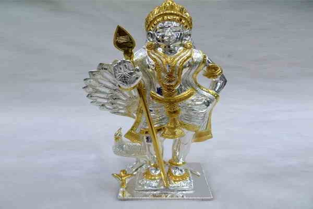  சரவணப் பொய்கையில் தாமரை மலரில் மிதத்து வந்த முருகனை ஆறு கார்த்திகைப்பெண்கள் எடுத்து வளர்த்தனர்.ஈசன் அருளால் ஆறு நட்சத்திரங்களின் தொகுப்பாக, கிருத்திகை நட்சத்திரமாக வானில் இடம் பெற்றதாக கூறுகிறது ஸ்கந்த புராணம். கார்த்திகைப் பெண்களை சிறப்பிக்கும் வண்ணம் கிருத்திகை விழா கொண்டாடப்படுகிறது.