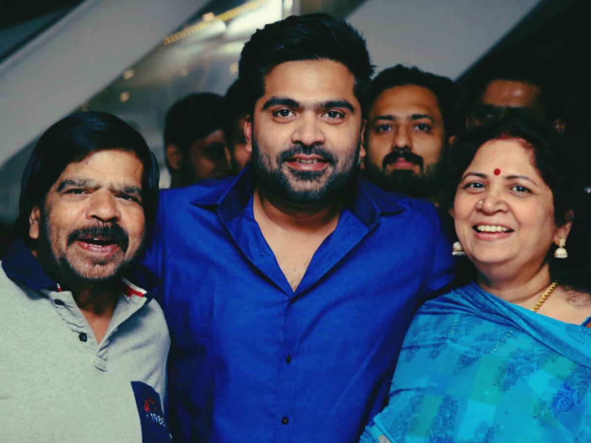 Simbu Silambarasan Mother Usha Rajendar angry speech about AAA movie issues, Simbu fans, SilambarasanTR hashtag on twitter, Simbu, Maanaadu Shooting, simbu maanaadu, vendhu thanindhathu kaadu, simbu aaa movie issues, simbu gautham menon, simbu age, simbu instagram, simbu mother, usha rajendar, simbu new look, simbu new movie, simbu weight loss, சிம்பு, சிம்பு மாநாடு, மாநாடு படப்பிடிப்பு, சிம்பு வயது, சிம்பு இன்ஸ்டாகிராம், சிம்பு எடை குறைப்பு, சிம்பு ரசிகர்கள், சிம்பு மைக்கேல் ராயப்பன், சிம்பு உஷா ராஜேந்தர், சிம்பு வெந்து தணிந்தது காடு, சிம்பு அம்மா, சிம்பு கெளதம் மேனன்