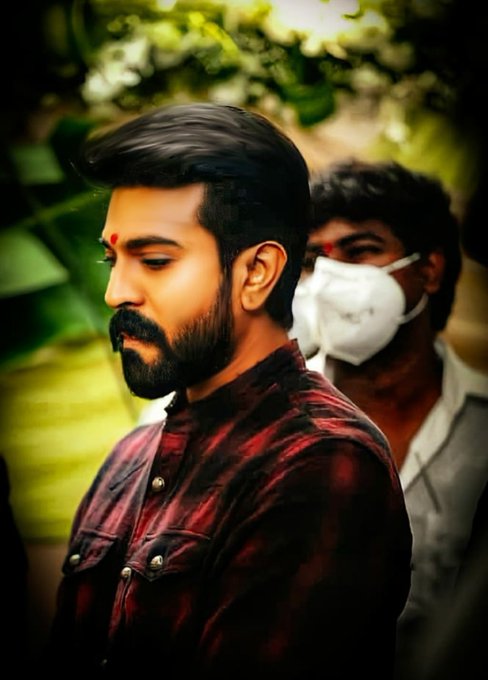  விதவிதமான கெட்டப் மற்றும் காஸ்ட்யூமில் அவரது புகைப்படங்கள் எடுக்கப்பட்டன.