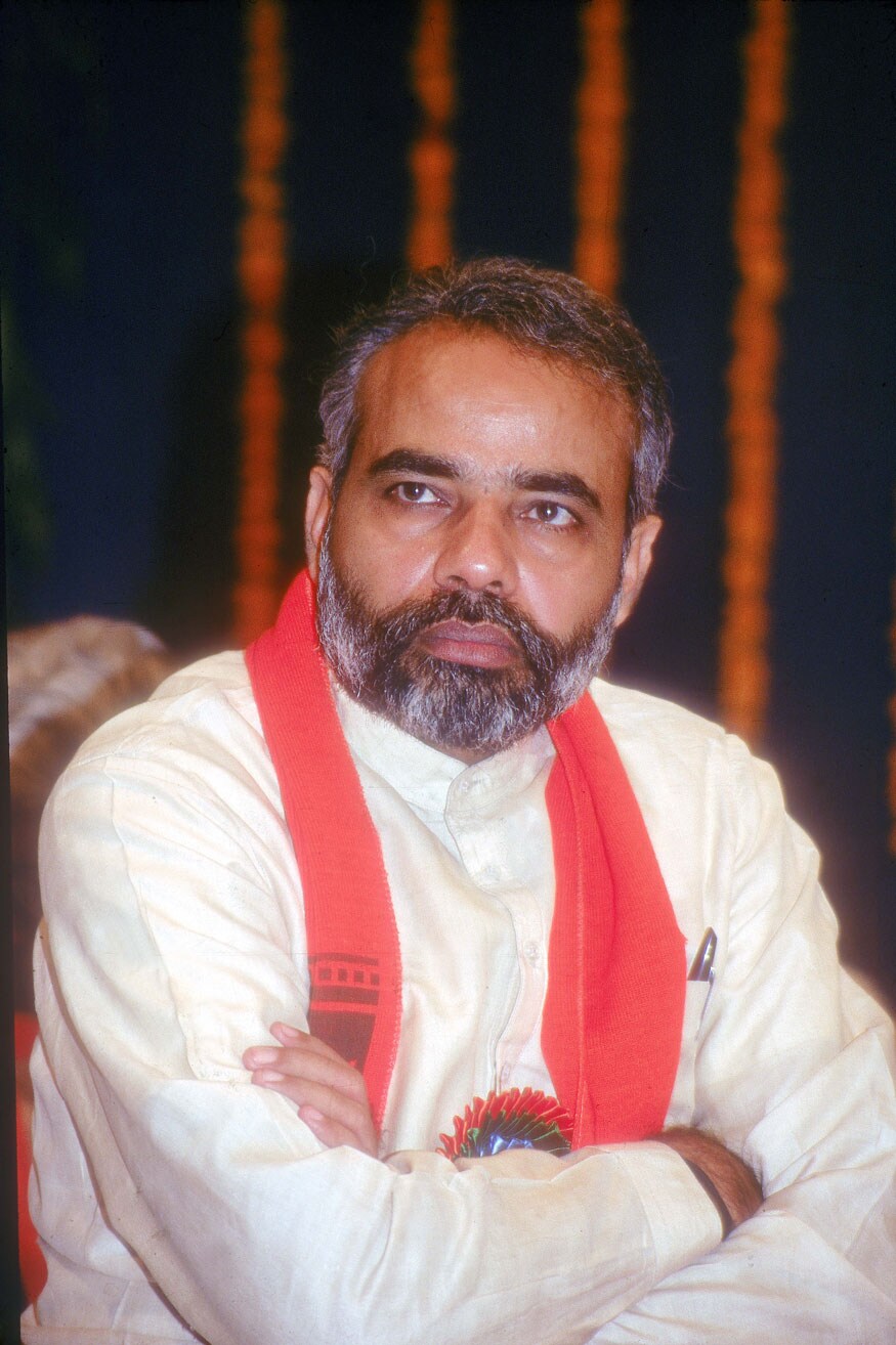  பிரதமர் மோடி, பங்குச் சந்தை முதலீடு அல்லது மியூச்சுவல் பண்ட் போன்றவற்றில் முதலீடு செய்யவில்லை, அவற்றிற்கு பதிலாக தேசிய சேமிப்பு திட்டத்தில் 8.93 லட்ச ரூபாயும், இன்சூரன்ஸ் பாலிசிகளில் 1.50 லட்ச ரூபாயும், எல் & டி இன்பிரா பாண்ட்களிலும் முதலீடு செய்துள்ளார். எல் & டி பாண்டினை கடந்த 2012ம் ஆண்டில் 20,000 ரூபாய்க்கு வாங்கியிருக்கிறார்.