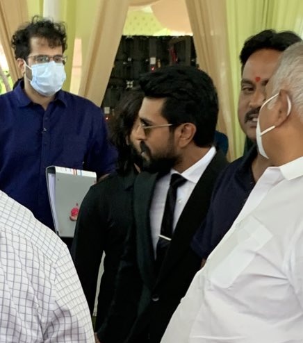  போட்டோஷுட்டில் ராம் சரண் கலந்து கொண்டார்.