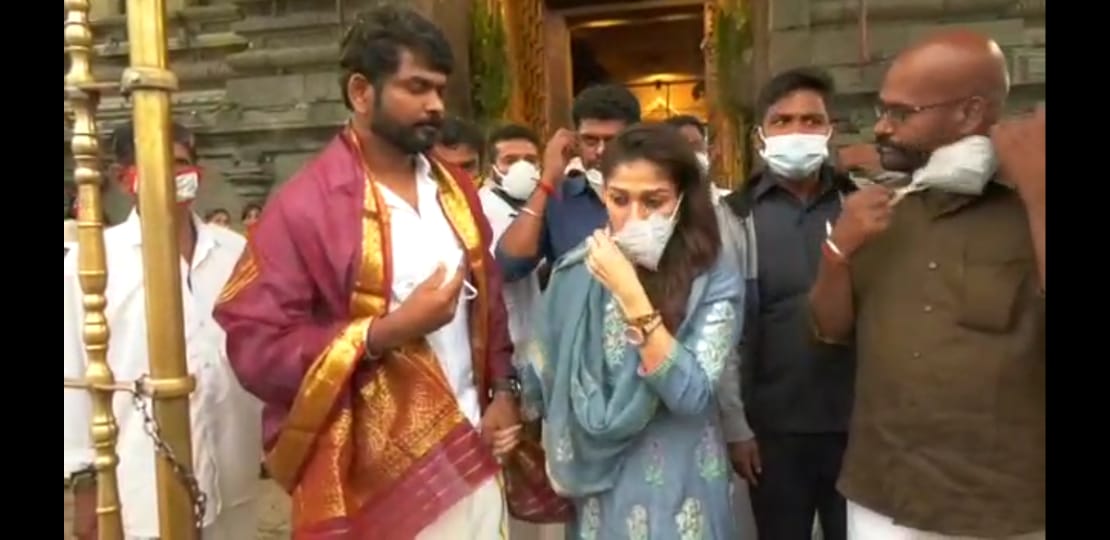  கேரளாவைச் சேர்ந்த இவர், ஐயா படத்தின் மூலம் தமிழில் அறிமுகமானார்.